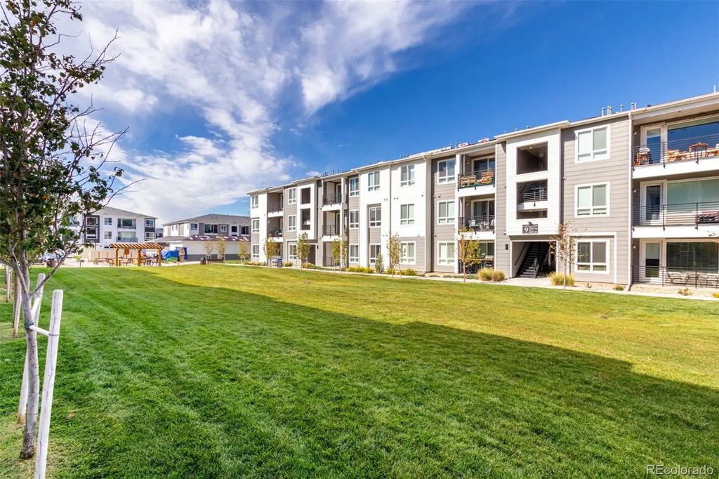 6153 N Ceylon Street 202, Aurora