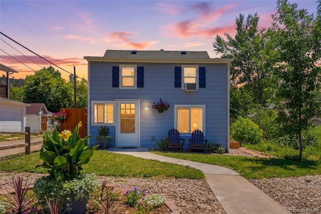 317 3rd Avenue, Lyons