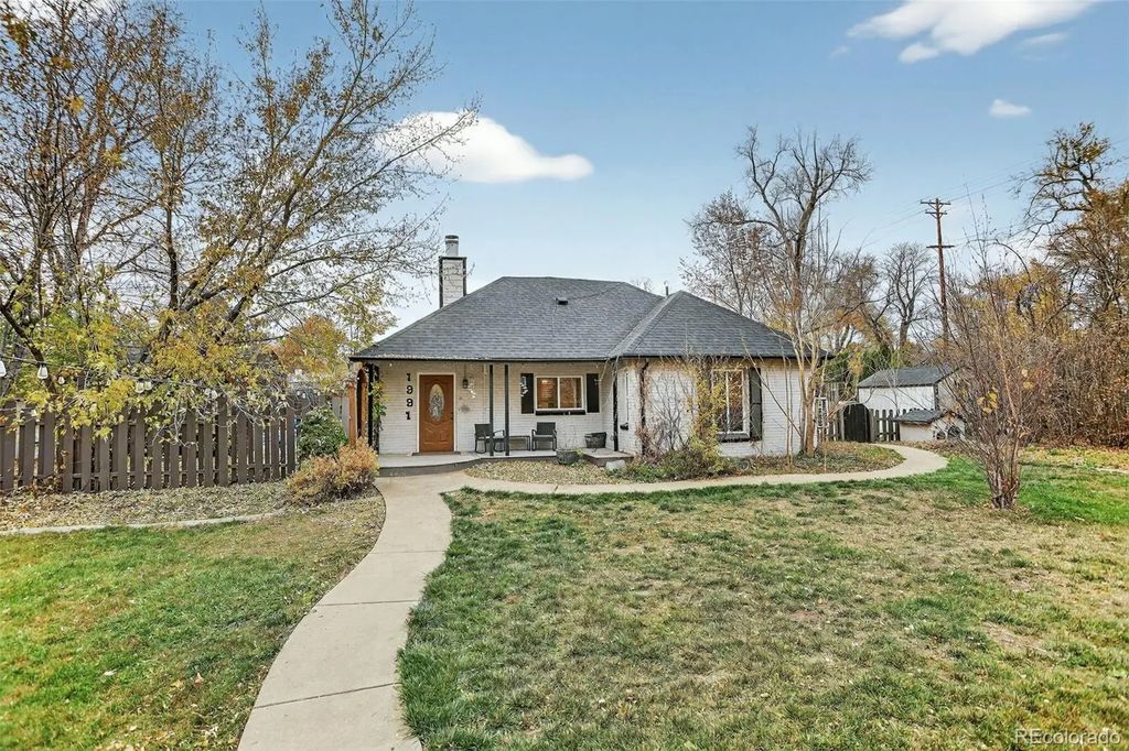 1991 Glen Garry Drive, Lakewood