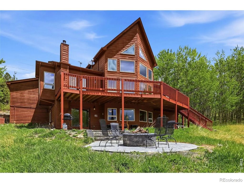 208 Howe Court, Black Hawk