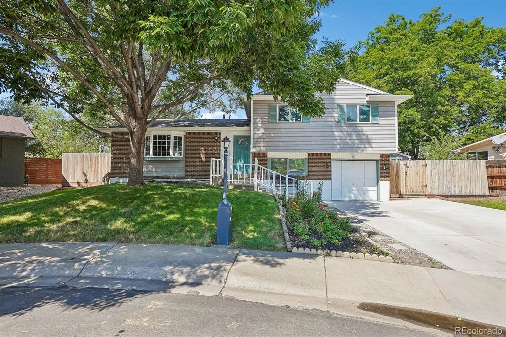 1635 Hartley Court, Longmont