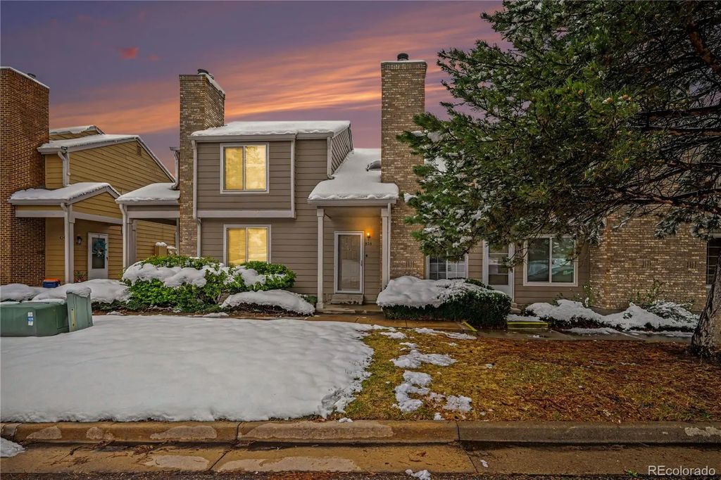 828 Summer Drive, Highlands Ranch