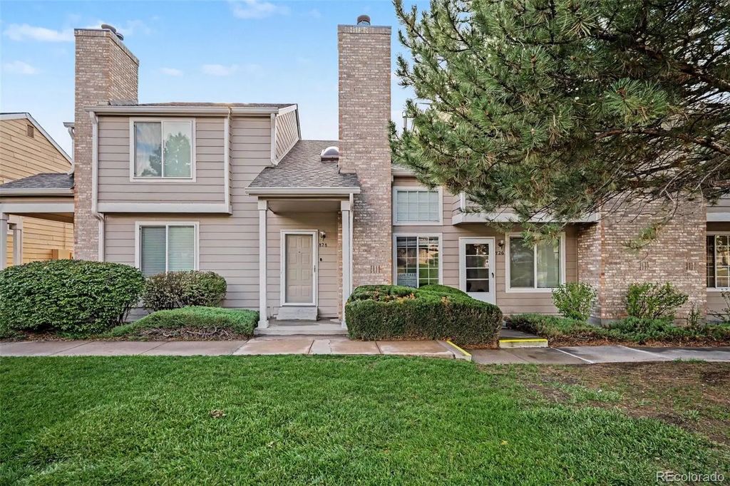 828 Summer Drive, Highlands Ranch