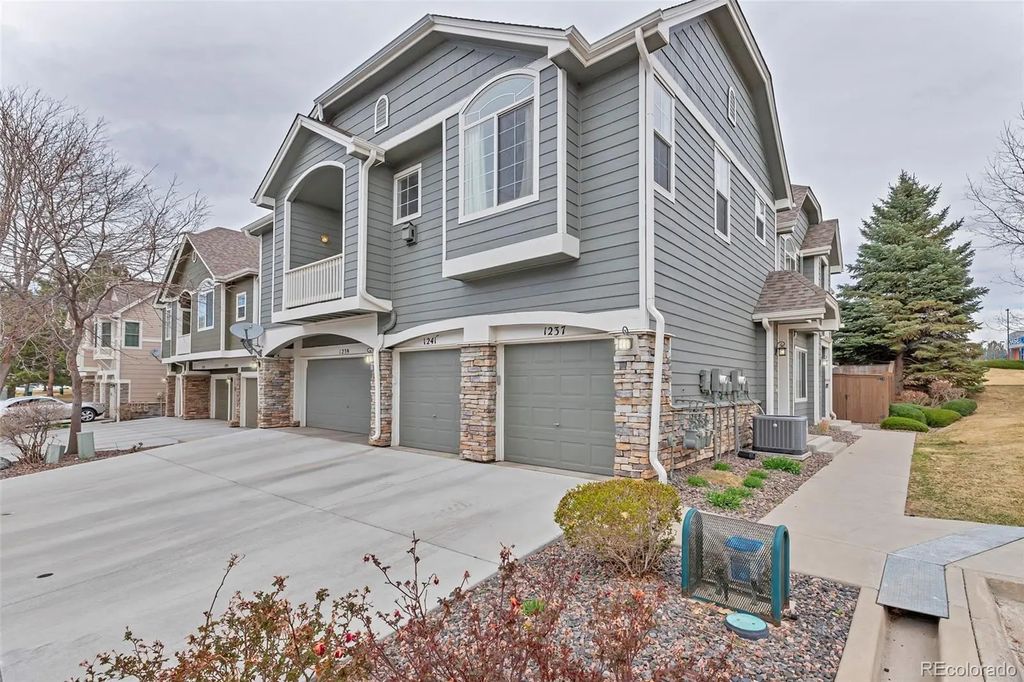 1237 Carlyle Park Circle, Highlands Ranch
