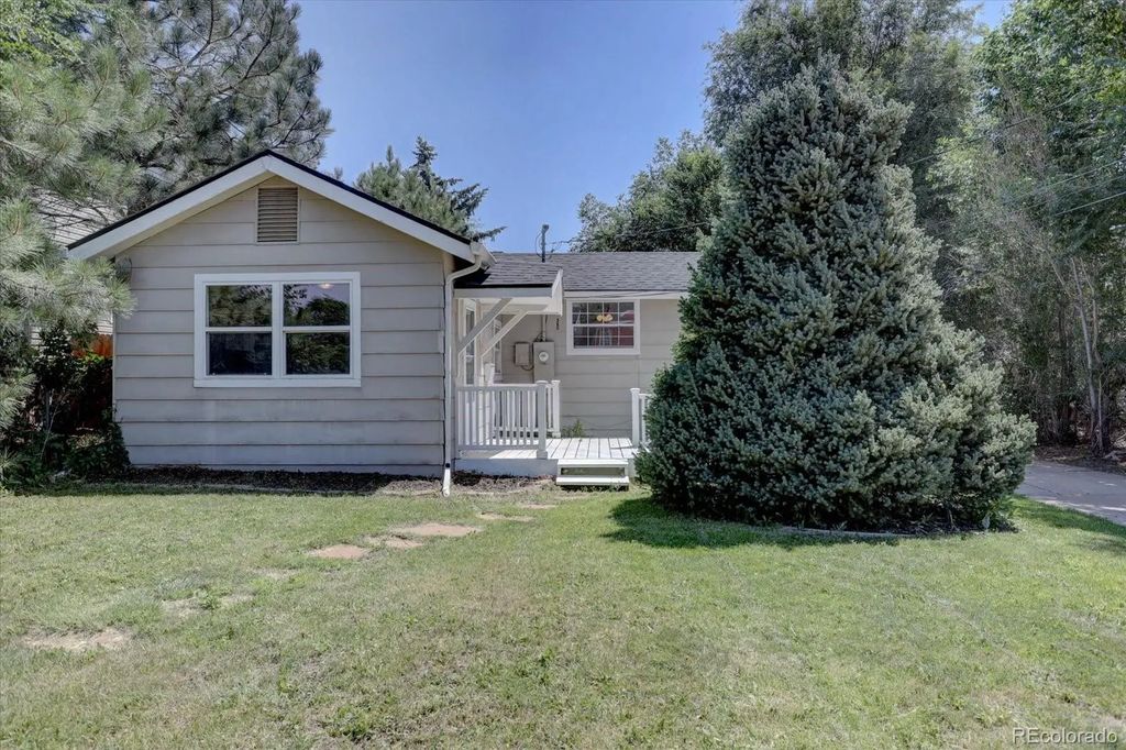 360 County Road, Louisville