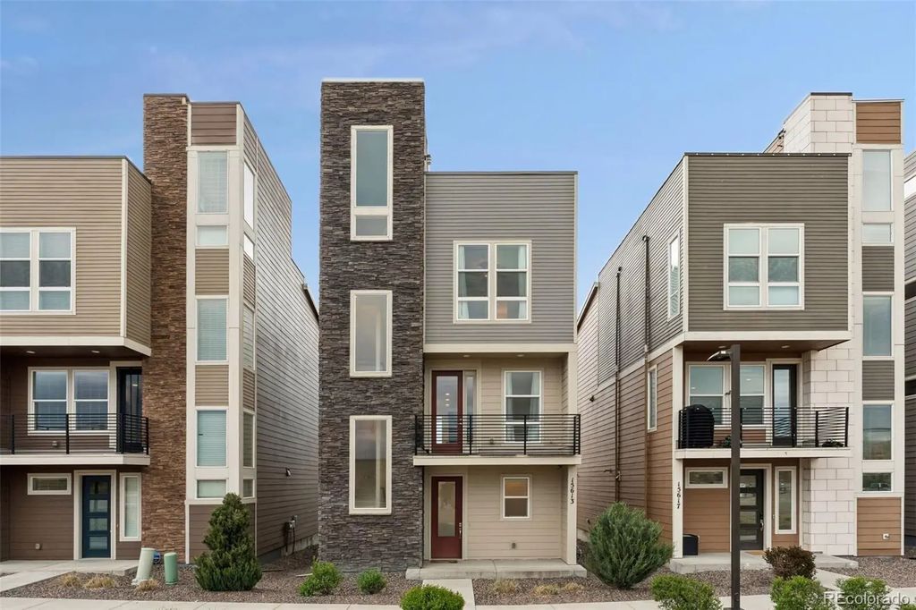 15613 E Broncos Place, Englewood