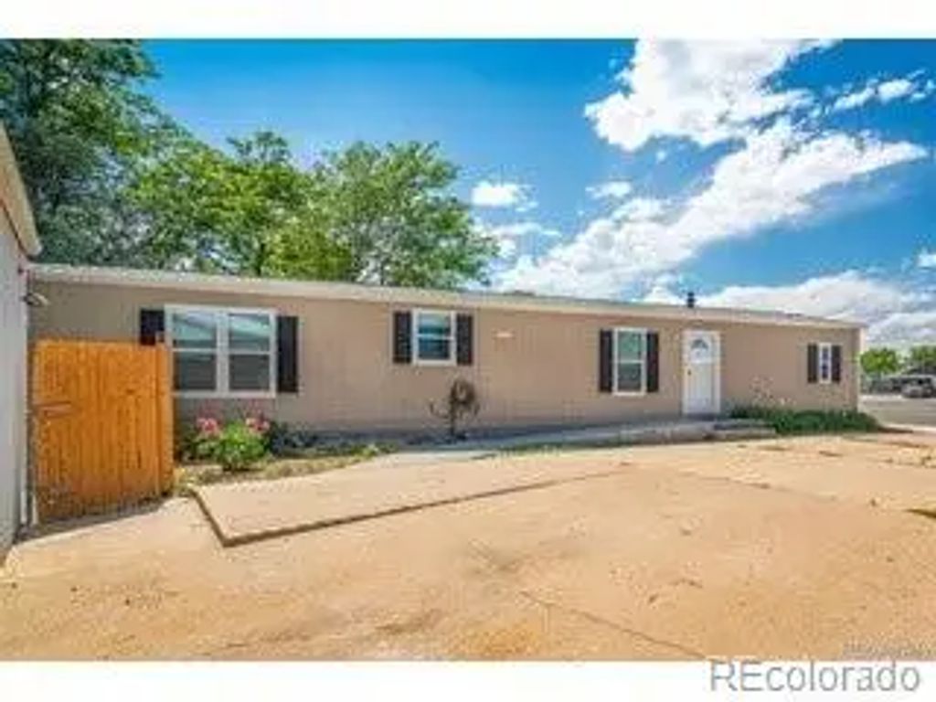916 Glen Heather Court, Dacono