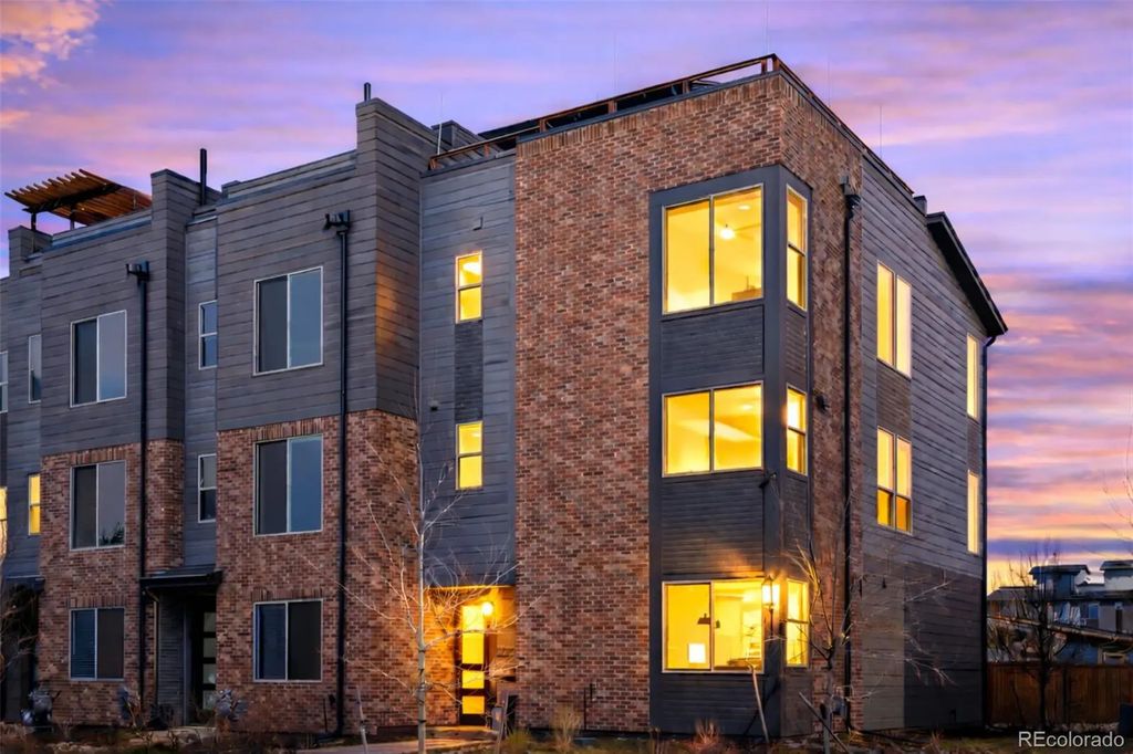 2522 Moline Street, Aurora