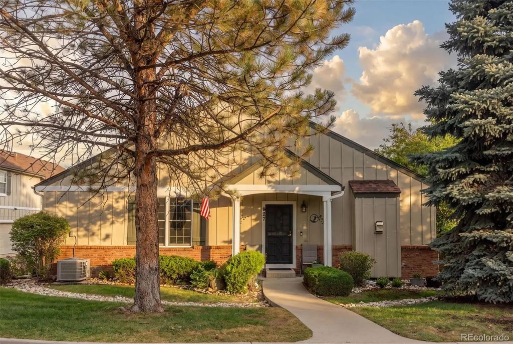 927 S Evanston Circle, Aurora