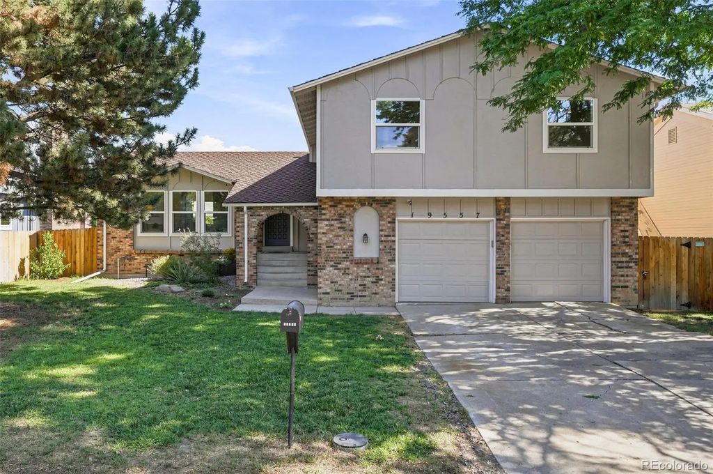 19557 E Floyd Avenue, Aurora