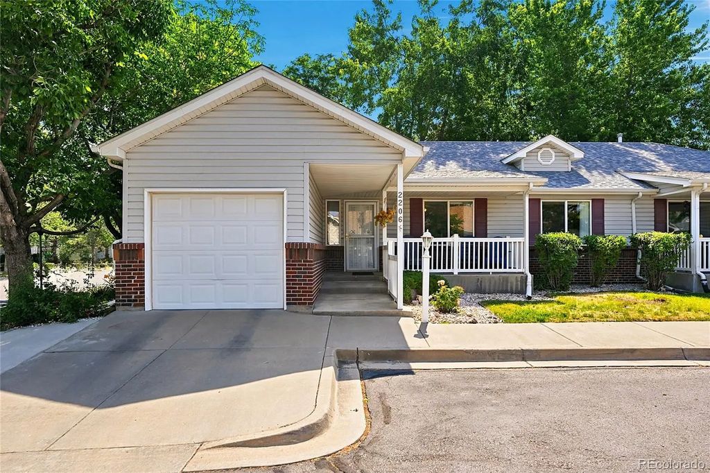 2206 S Iola Street, Aurora