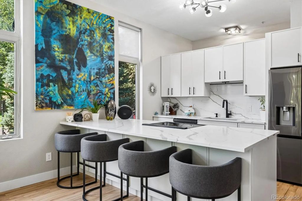 220 Roslyn Street 701, Denver