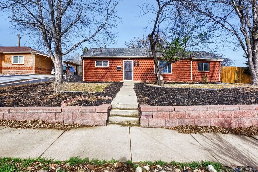 8861 Poze Boulevard, Thornton