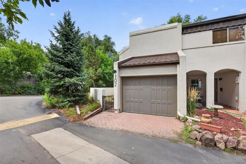 102 Creekside Lane, Colorado Springs