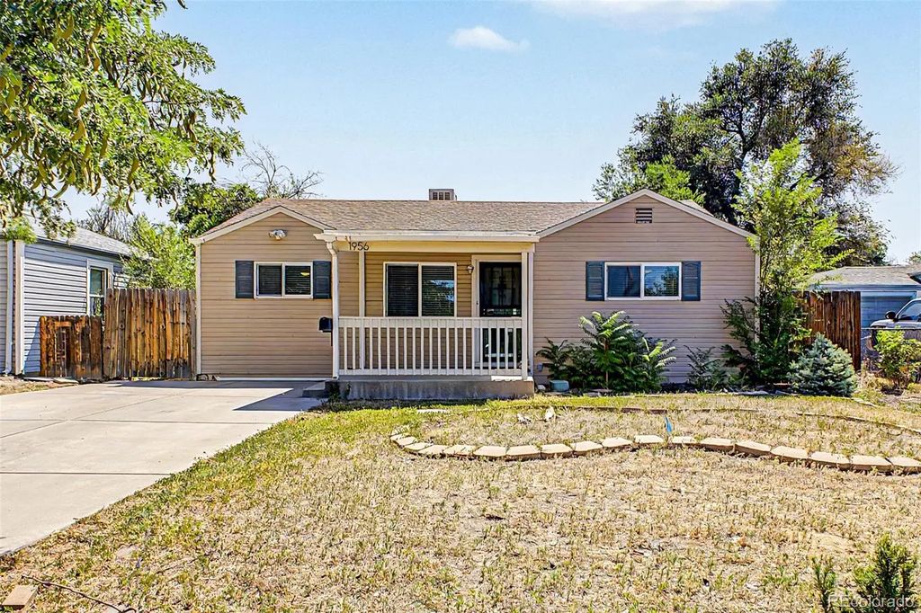 1956 Geneva Street, Aurora