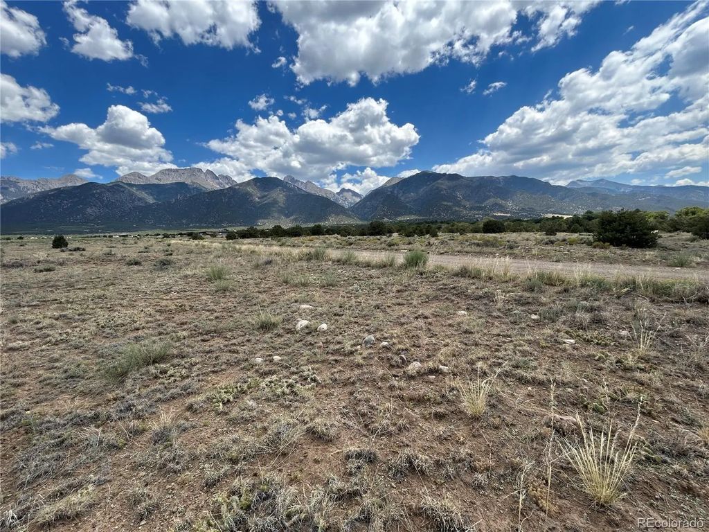 166 Wagon Wheel Road, Crestone