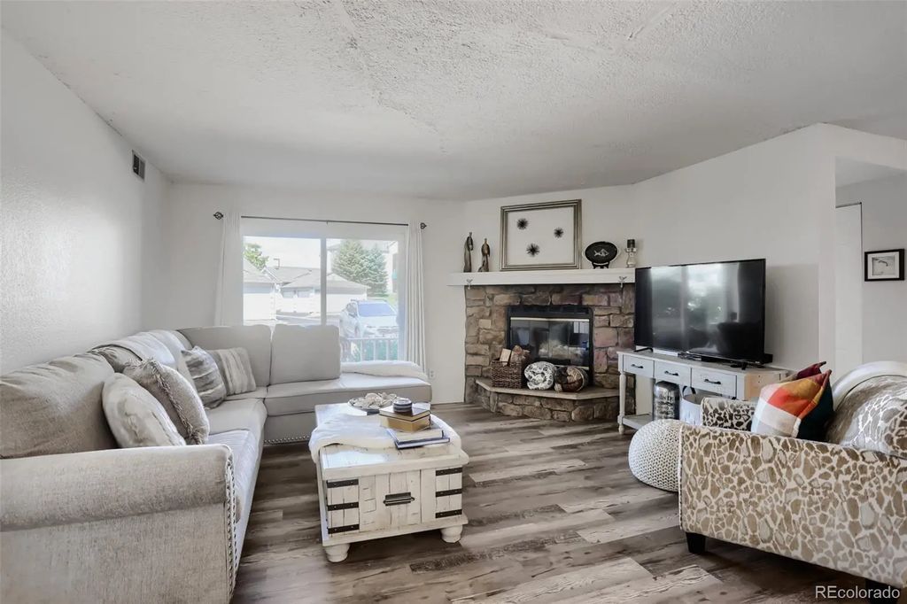 12093 W Cross Drive 107, Littleton