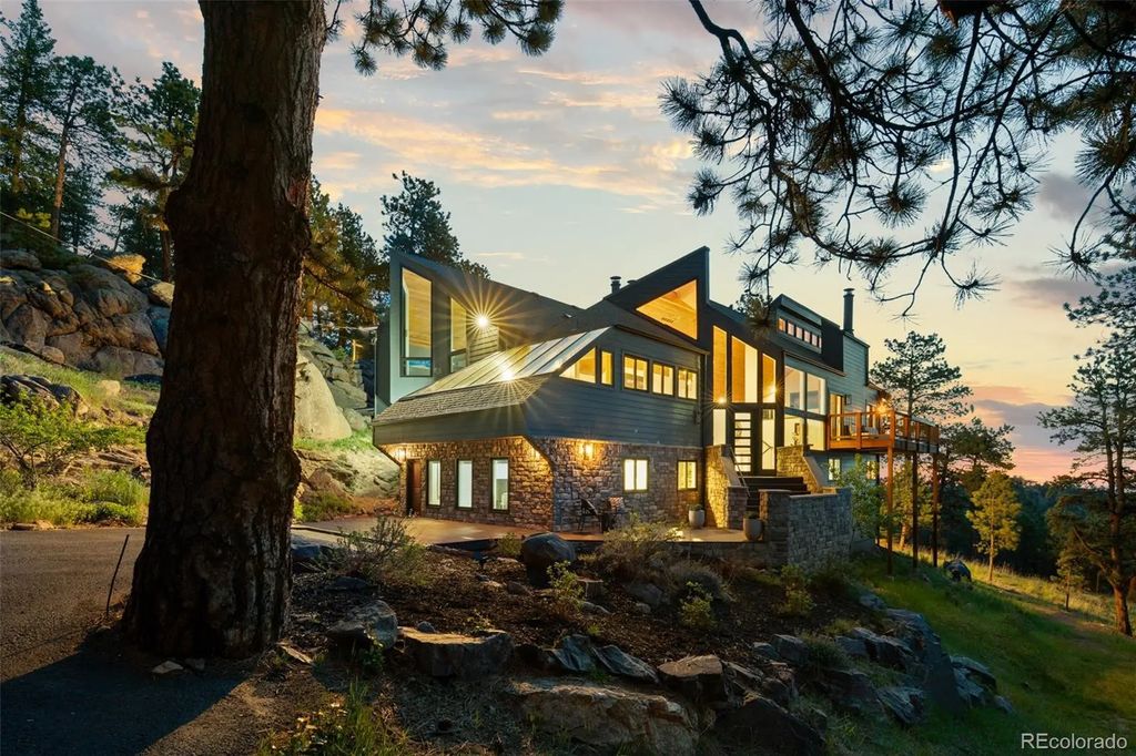 5396 Bear Mountain, Evergreen