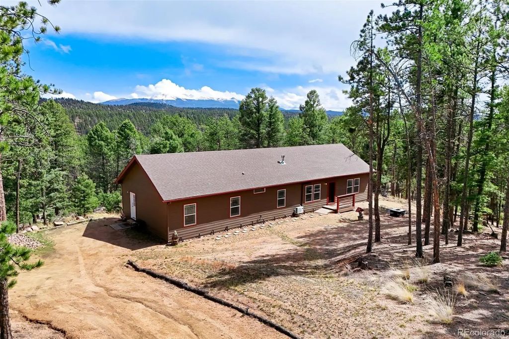 858 Fossil Creek Road, Florissant