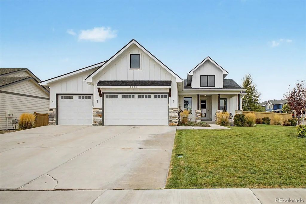 6881 Cattails Drive, Wellington