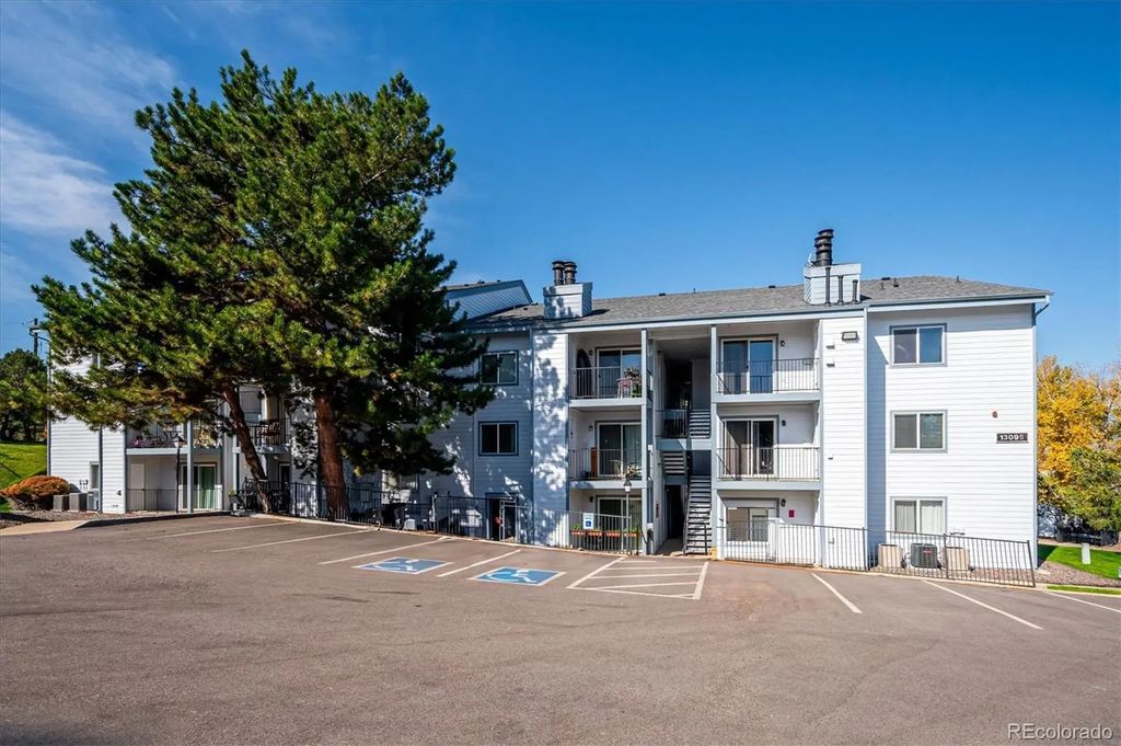 13095 W Cedar Drive 302, Lakewood