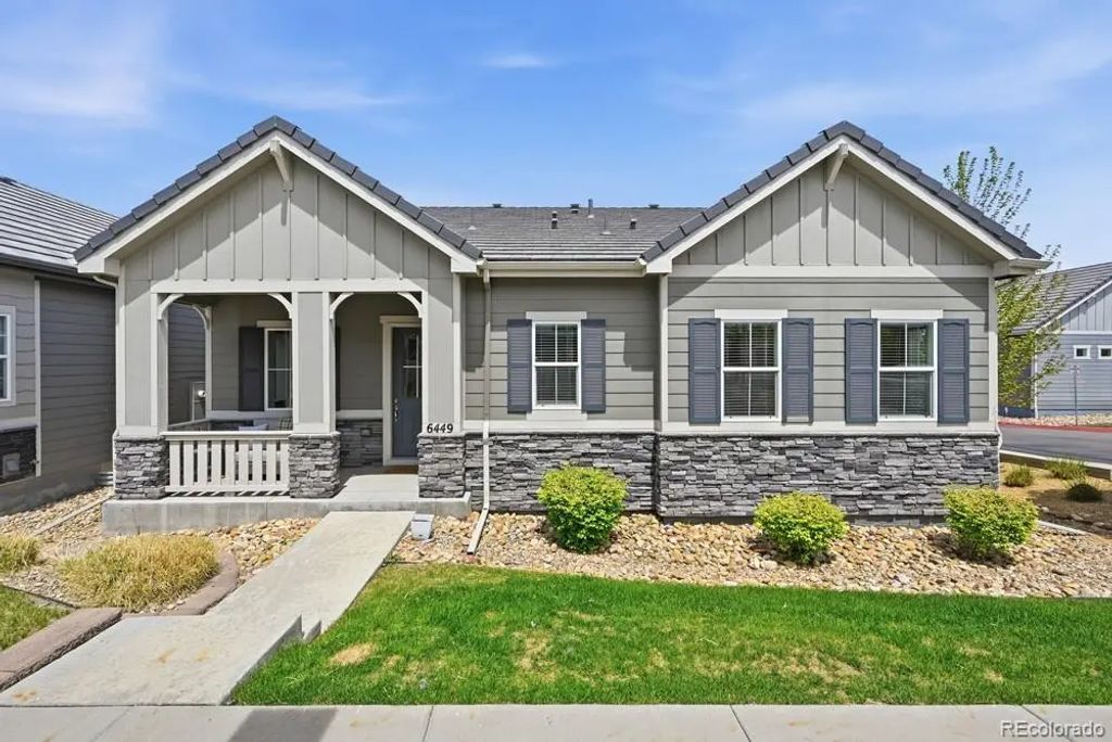 6449 Village Lane, Centennial