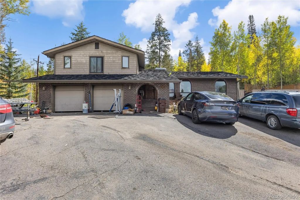 208 Deer Path Road, Dillon