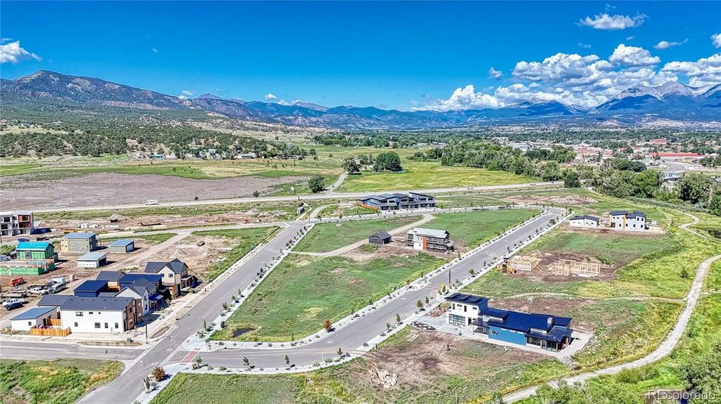 150 Southside Loop, Salida