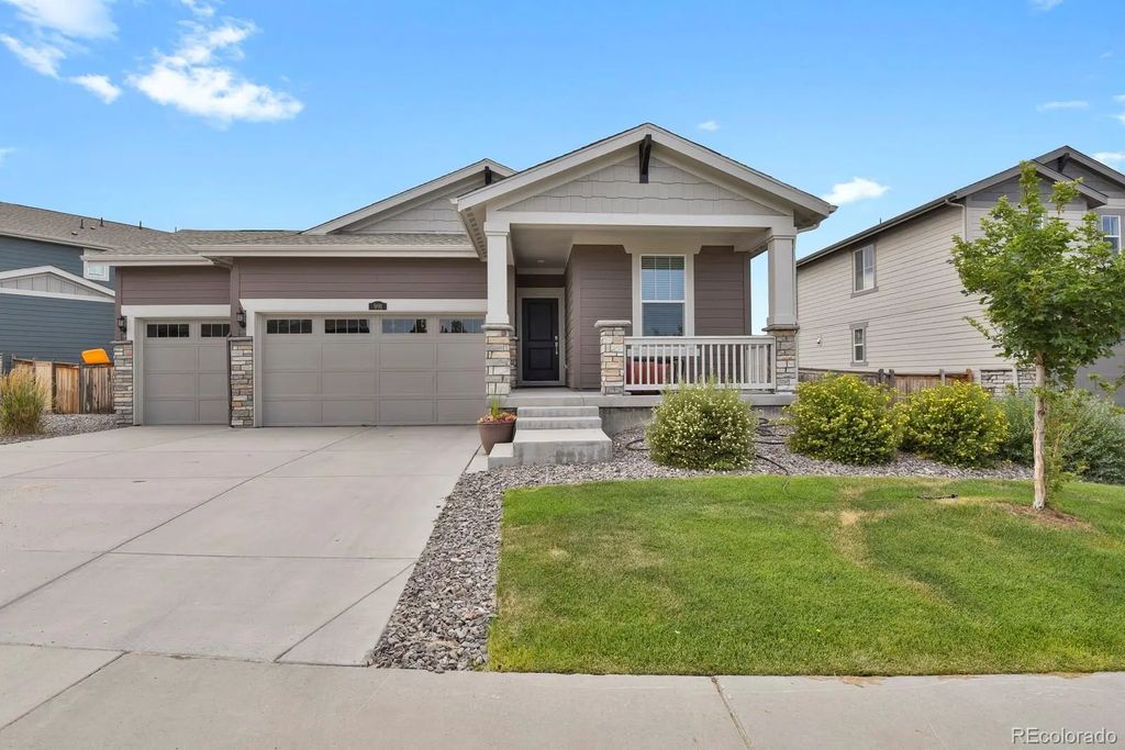 991 Horsetail Loop, Elizabeth