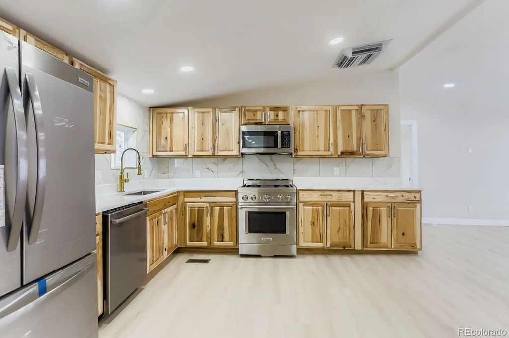 2551 W 92 Avenue, Denver
