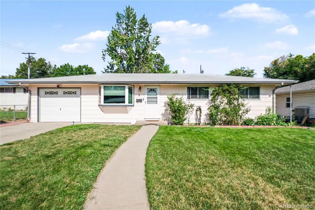 8 Elizabeth Court, Longmont