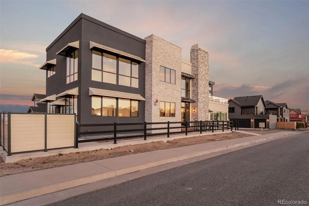 312 W Maple Street, Superior