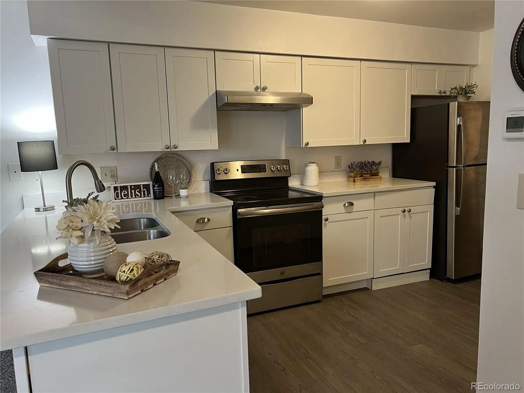 922 S Dearborn Way 5, Aurora