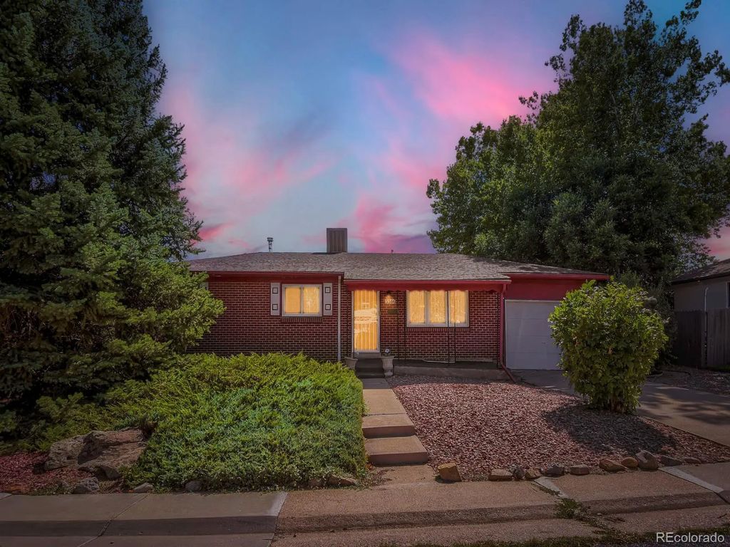 3366 W Grand Avenue, Englewood