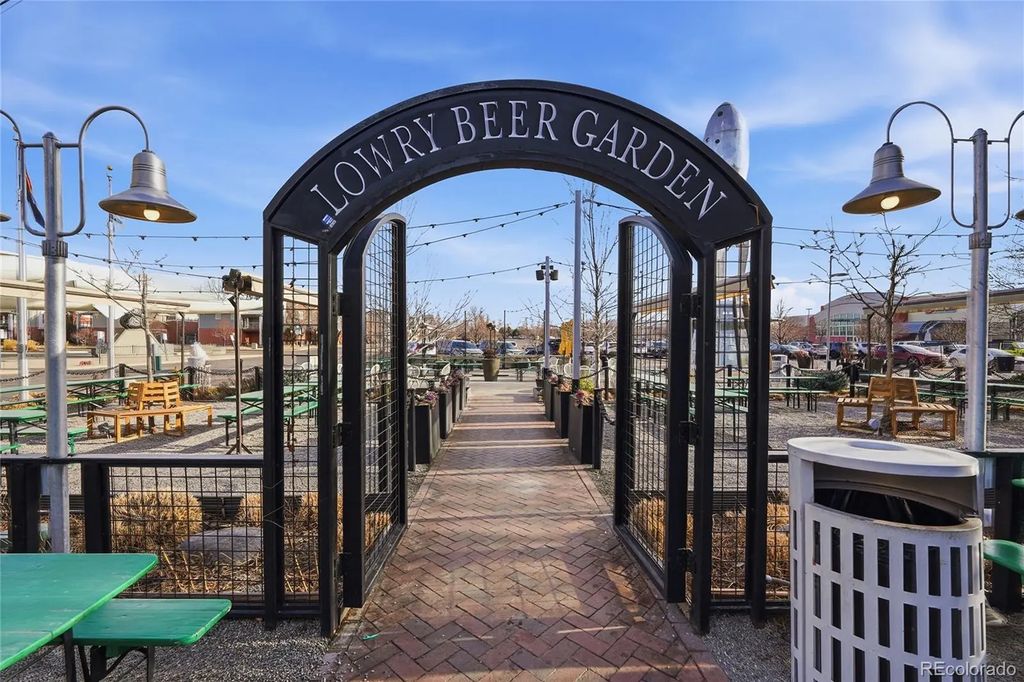 220 Roslyn Street 706, Denver