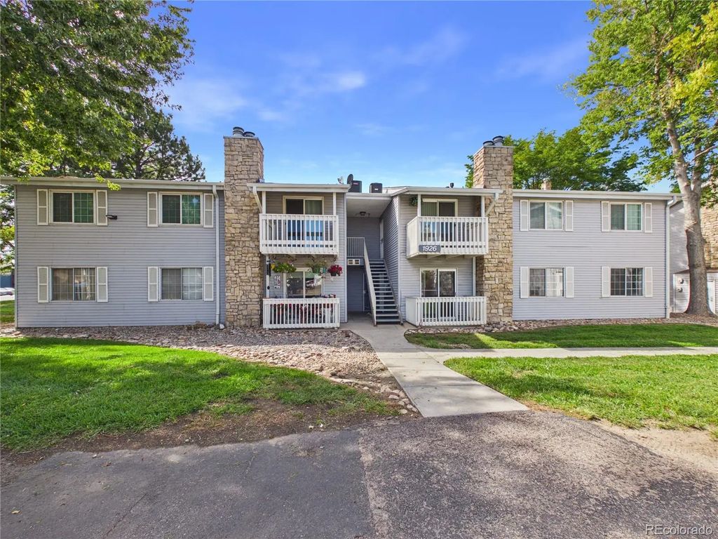 1926 S Vaughn Way 104, Aurora