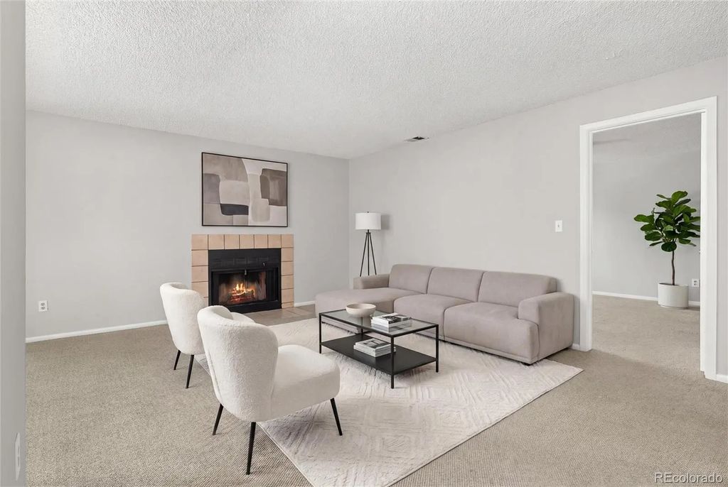 3083 S Ursula Circle 201, Aurora