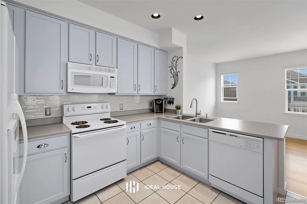 7454 E 28th Avenue 3, Denver