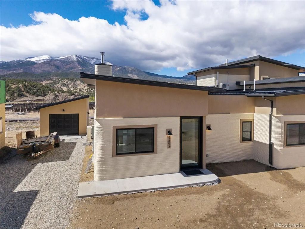 4893 Main Street, Salida