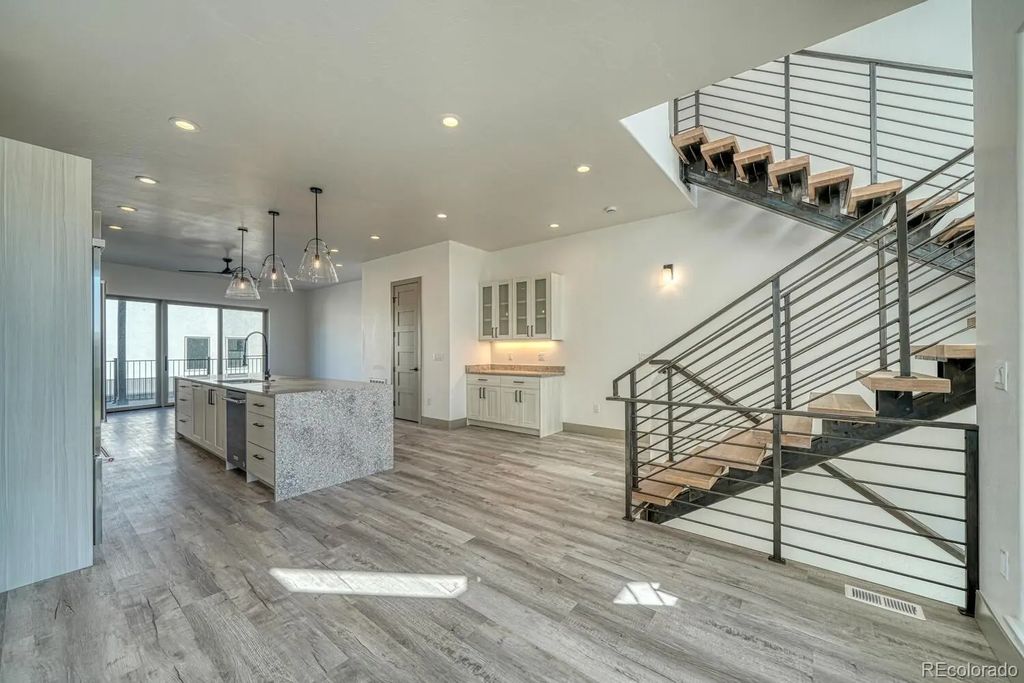 118 New Street, Salida