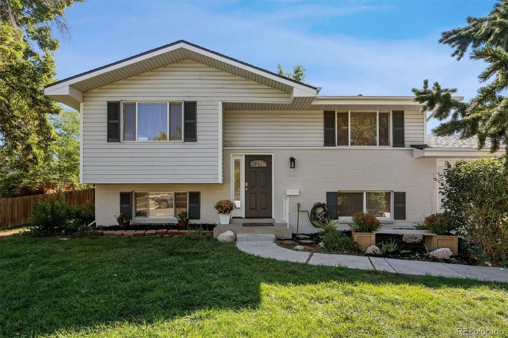 2102 S Brentwood Street, Lakewood