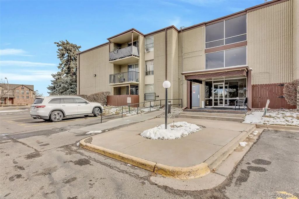 2231 S Vaughn Way 315b, Aurora