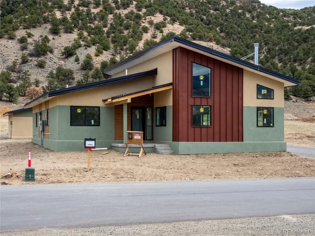 4958 Main Street, Salida
