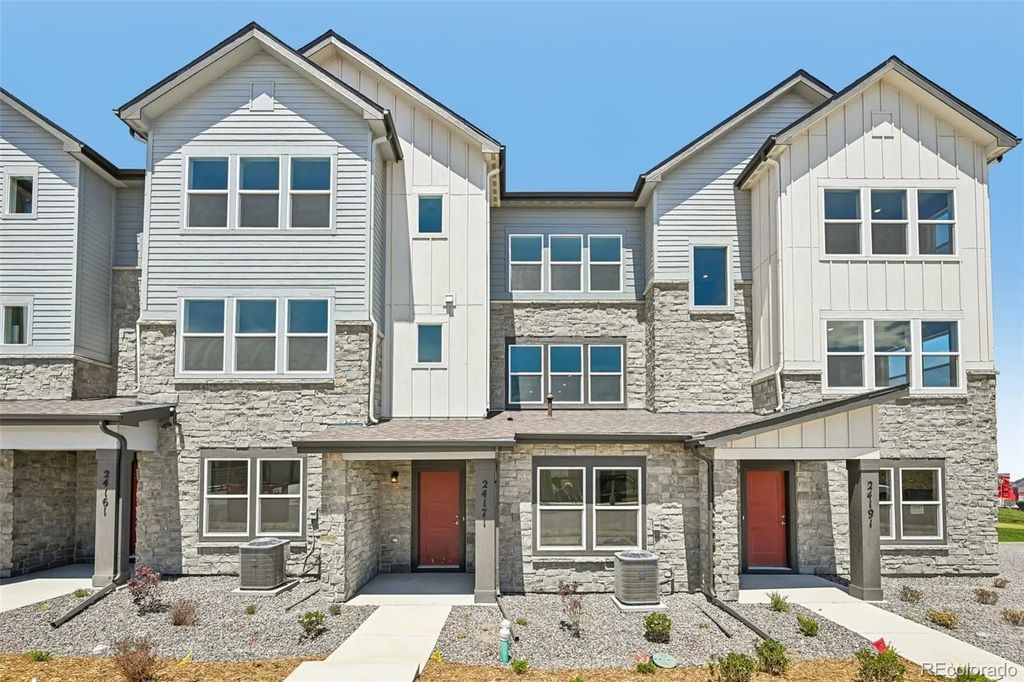 24121 E 54th Place, Aurora