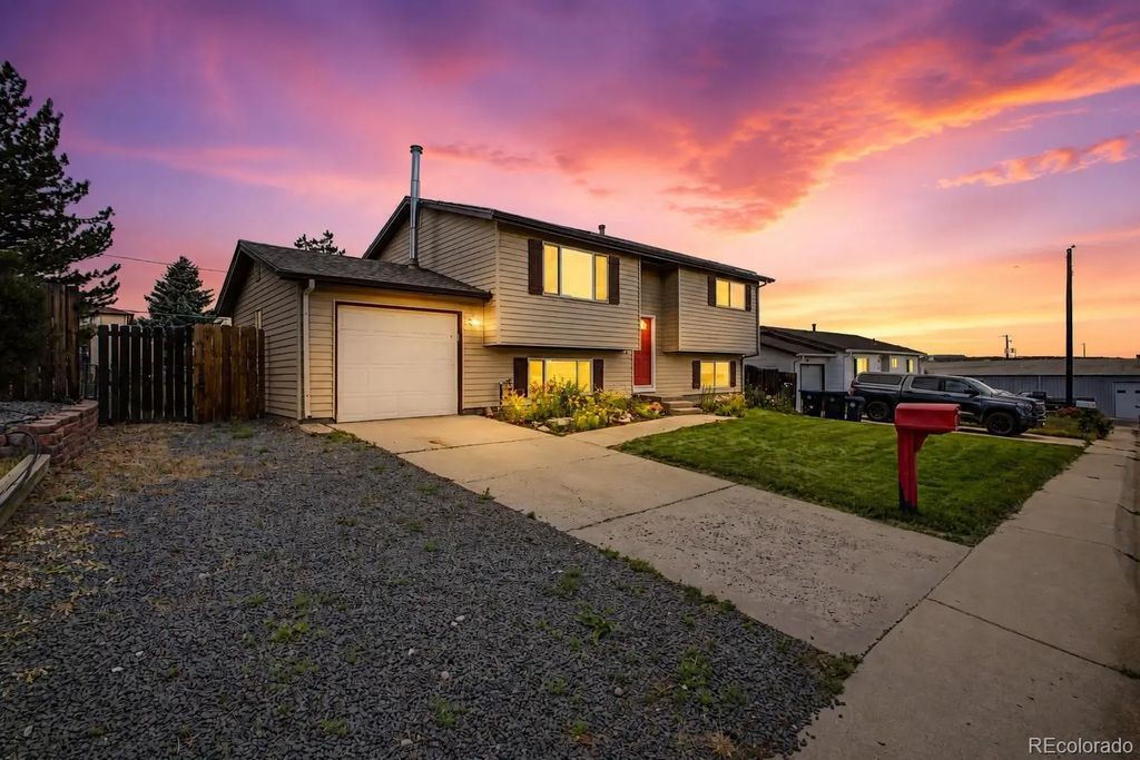 335 Pike Street, Golden