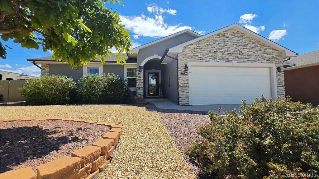 2224 Crestwood Lane, Pueblo