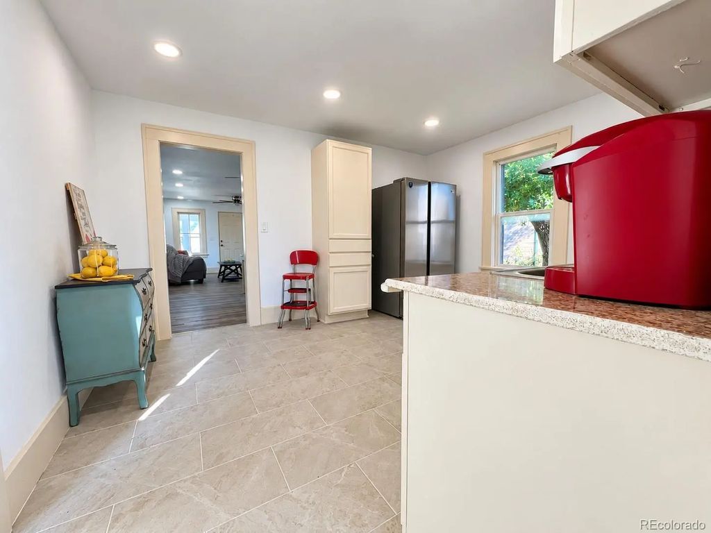248 C Avenue, Limon