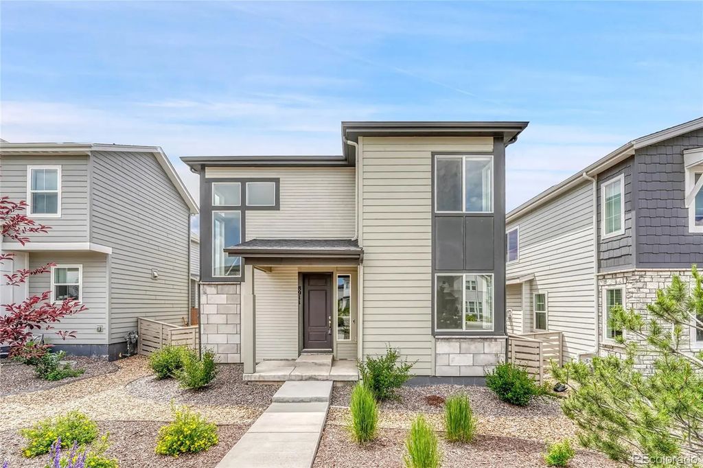 8911 Eagle River Street, Littleton