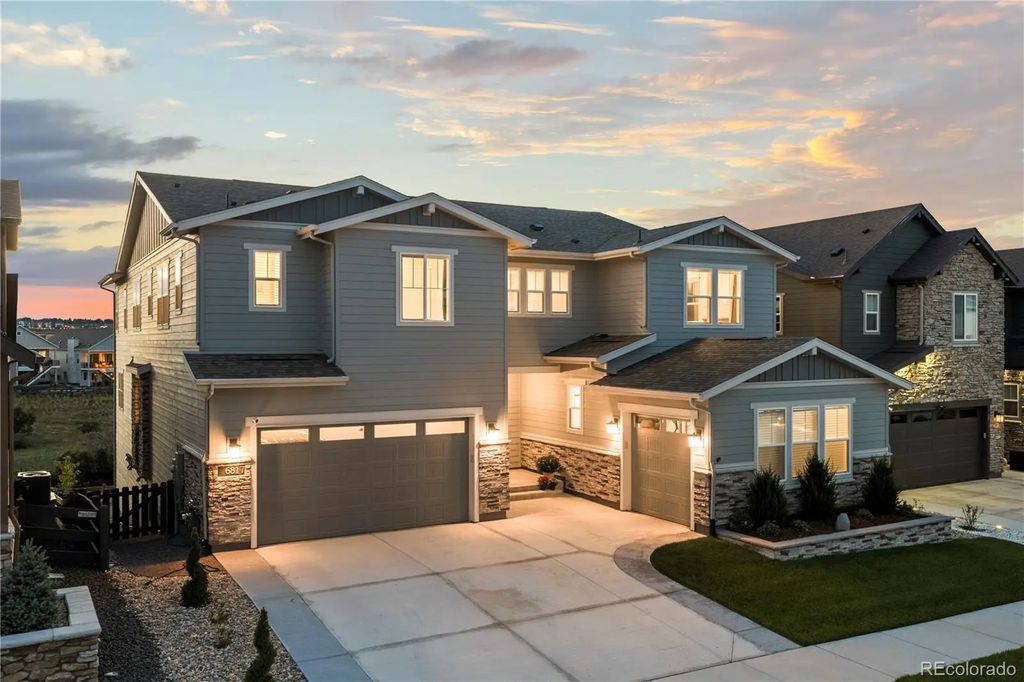 6817 Crossbridge Circle, Castle Pines