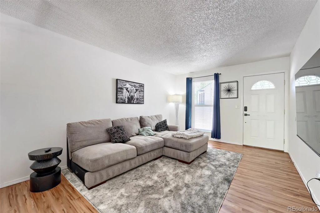 19713 E Girard Avenue, Aurora